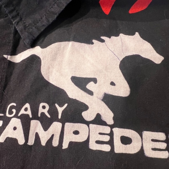 Calgary Stampeders CFL Canada Horses Mountains Button Up Light Cotton Fan Shirt - Picture 6 of 7